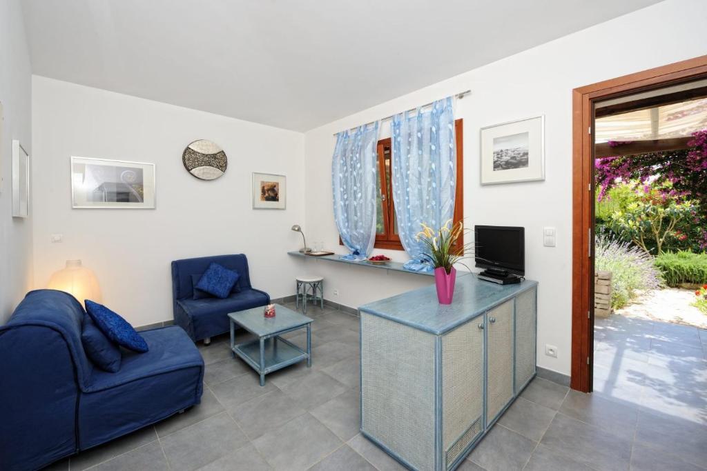 Hotel Poisson Rouge Bonifacio  Habitación foto
